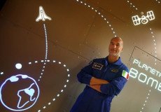 L'astronauta Luca Parmitano prepara lo schema del volo