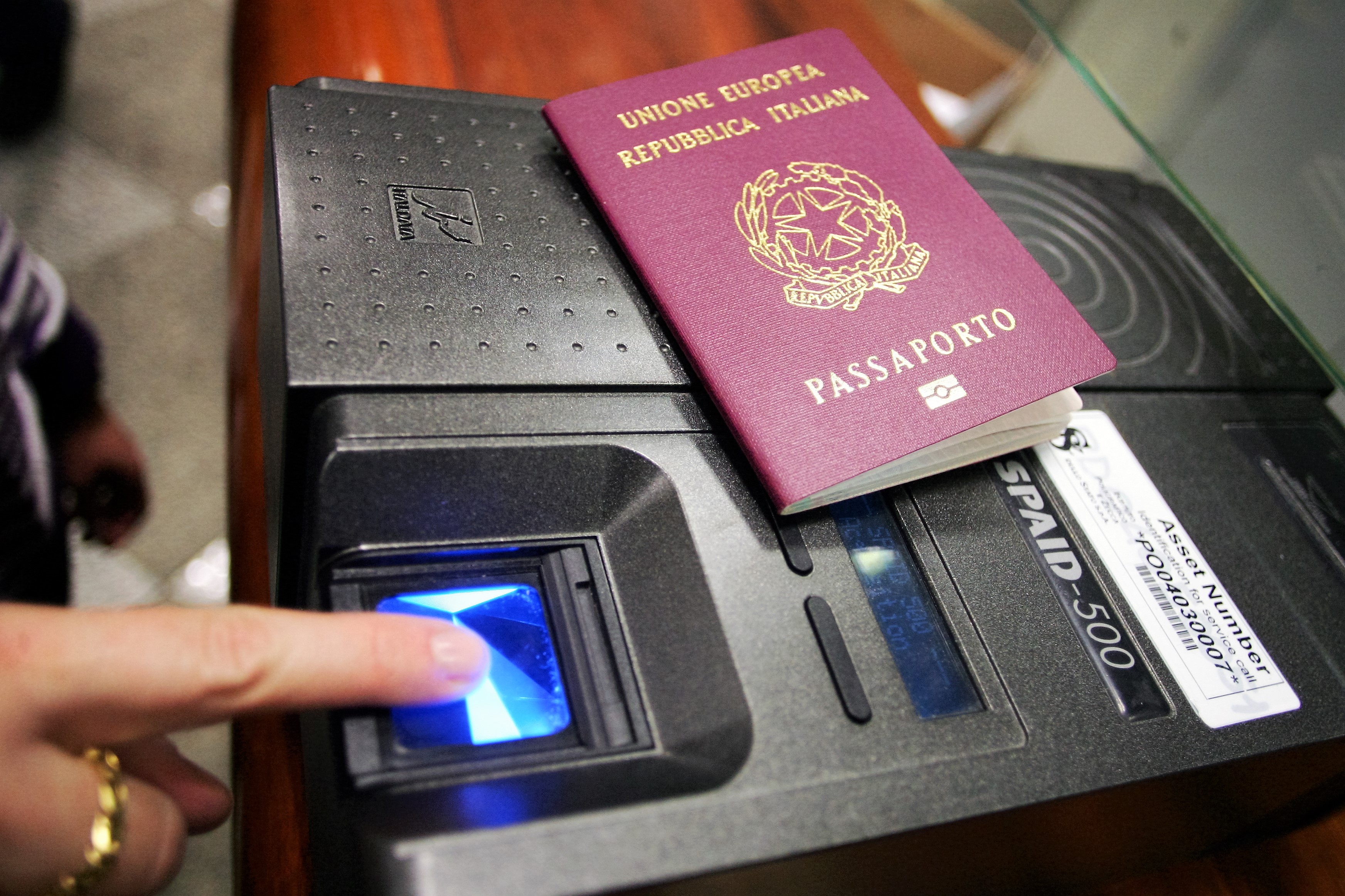 Passaporto elettronico, acquisizione delle impronti digitali