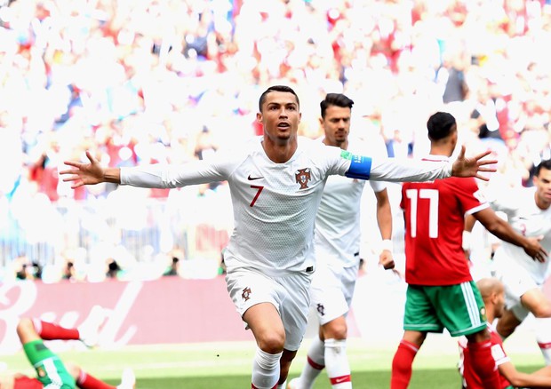 Ronaldo a braccia aperte festeggia il gol contro il Marocco.