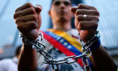 Autoridades venezolanas, han decretado como “prohibidas” las comunicaciones para los privados de libertad incluso a pesar de que abogados han indicado que dicha acción está vedado por la ONU, el Protocolo de Estambul y las leyes mandelianas de reclusión
