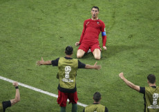 Ronaldo festeggia la tripletta contro la Spagna.
