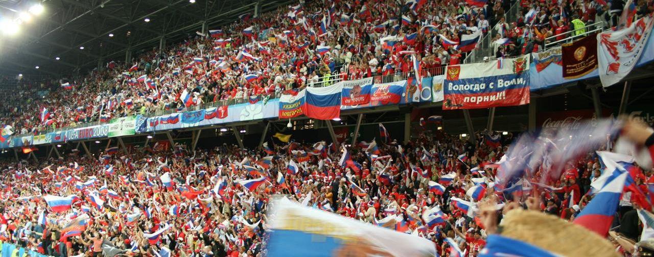 Gli spalti di uno stadio russo durante una partita della nazionale.