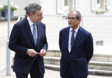 Mario Draghi con il ministro dell'Economia italiano Tria.