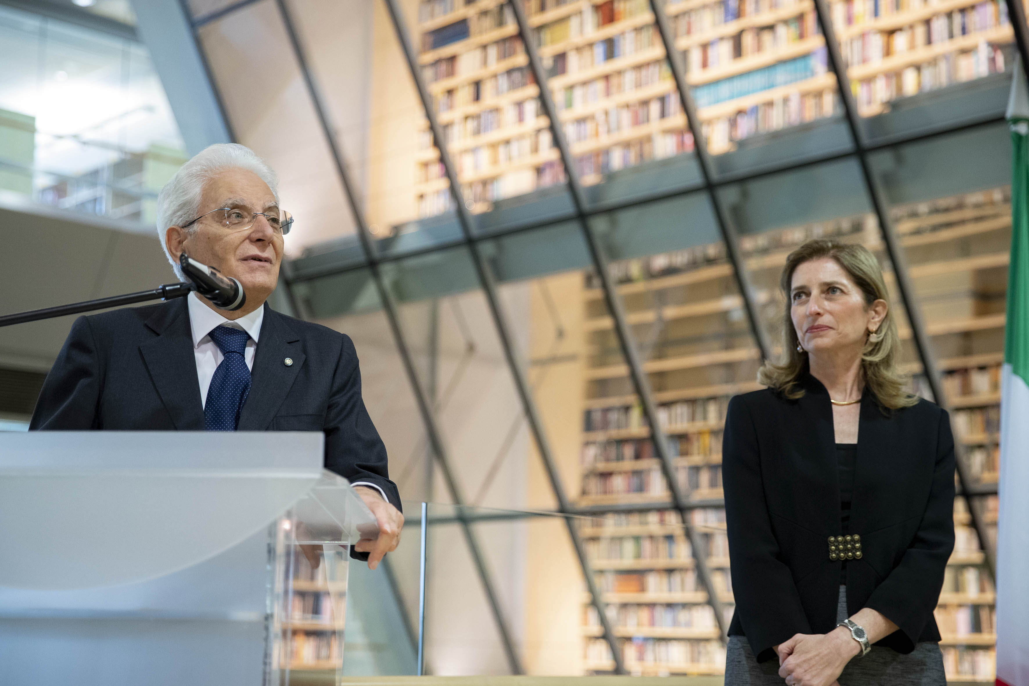 Riga 03/07/2018 Il Presidente Sergio Mattarella con la Signora Laura alla Biblioteca Nazionale durante la cerimonia di donazione di un libro