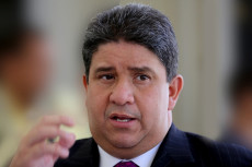 José Correa exigió al gobierno venezolano que se comunique con los consulados para que se dediquen a atender y ayudar a los venezolanos que lo necesiten