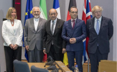 raniano Mohammad Javad Zarif con i ministre degli esteri dei paesi europei firmatari dell'accordo nucleare.
