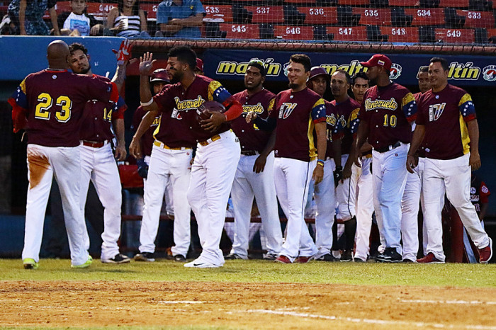 I giocatori venezuelani festeggiano dopo una vittoria