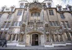 La facciata dell'edificio sede dell'Alta Corte Britannica.