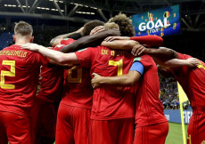 Un abbraccio collettivo dei giocatori belgi