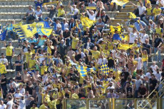 I tifosi del Chievo sia gradini dello stadio di Verona..