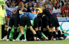 L'ammucchiata dei giocatori della Croazia per festeggiare il gol del 2-1