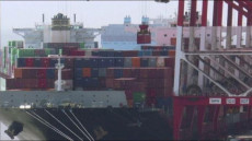 Cargo all'imbarco di container