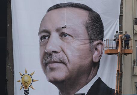 Una gigantografia del Presidente Recep Tayyip Erdogan in Taksim Square in Istanbul.