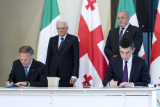 Il Presidente della Repubblica Sergio Mattarella e il Presidente della Repubblica di Georgia Giorgi Margvelashvili assistono alla firma di intese bilaterali
