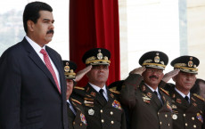 Maduro preocupado por la supuesta intervención de Estados Unidos, pide a los militares venezolanos estar prevenidos para hacer frente a las agresiones políticas, diplomáticas y financieras del imperio y la oligarquía. Afirmó que las fuerzas armadas trabajan en su sistema para defender las aguas nacionales.