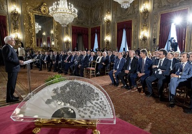 L'intervento del presidente Sergio Mattarella durante la cerimonia del "Ventaglio" , in primo piano.