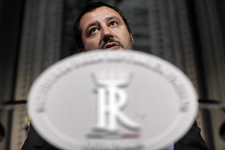 Il ministro degli Interni, Matteo Salvini, durante una conferenza stampa.