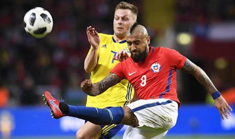 Arturo Vidal inn azione con la maglia della nazionale cilena durante il mondiale Russia 2018