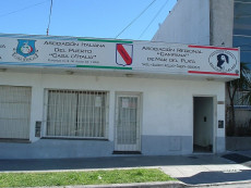 Nella foto la facciata della Casa d'Italia a Mar del Plata.
