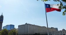 Autoridades chilenas enviarán carta a gobierno de Venezuela por alto costo en tramitación de documentos.