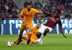 Milan-Roma i due marcatori del match Fazio e Kessie in un contrasto.
