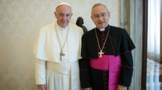 Mons. Peña Parra con Papa Francesco.