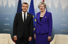 Il Primo Ministro Theresa May e il Presidente francese Emmanuel Macron.
