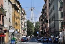 Una veduta della sommita' del Ponte Morandi da via Valter Fillak.