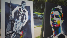 Manifesti con l'effige di Cristiano Ronaldo.