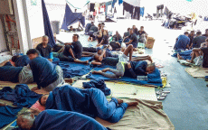 Migranti dormono sul ponte della Guardiacoste Diciotti