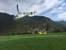 Gli elicotteri del Soccorso Alpino hanno tratto in salvo gli scout dispersi in Friuli.