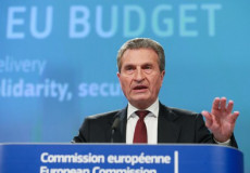 Primo piano del commissario Ue al bilancio Guenther Oettinger