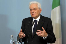 Il Presidente Sergio Mattarella durante una conferenza stampa.