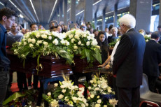 Il presidente Sergio Mattarella ai funerali di Stato delle vittime del crollo del ponte Morandi.