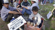 Manifestazione per reclamare maggiore attenzione all'infanzia in Argentina.