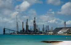 Más de 200 mil barriles de petróleo venezolano serán procesados por Pdvsa en la refinería de Citgo que tiene la empresa en Aruba. La petrolera también evaluó los proyectos de gas natural en la isla.
