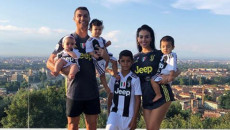 Cristiano Ronaldo e famiglia in bianconero