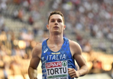 Filippo Tortu in una foto d'archivio in maglietta azzurro sull'arrivo dei 100 metri.
