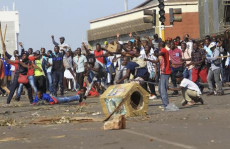 Zimbabwe: esercito disperde i manifestanti ad Harare.