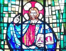 Cuore.: "Cristo Re", particolare della vetrata dell'abside della Chiesa di Cristo Re, San Benedetto del Tronto