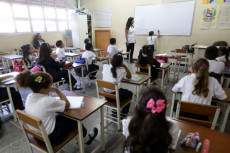 El presidente de la Federación Venezolana de Maestros (FVM), Orlando Alzuru, realizó un llamado a los funcionarios del Gobierno Nacional para que busquen una solución concreta ante esta problemática que afecta a miles de escuelas en el país