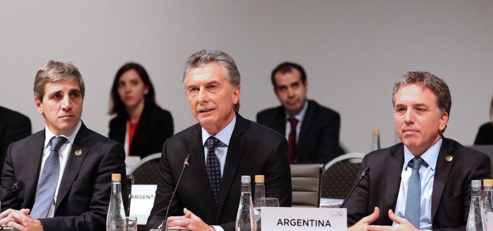Nella foto: Luis Caputo, Mauricio Macri e Nicolás Dujovne.