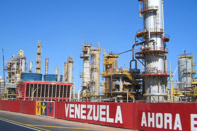 Es la primera vez que Venezuela, uno de los mayores países con grandes reservas de este aceite, se encuentra en el nivel más bajo de producción en su historia
