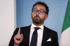 Primo piano del ministro di Grazie e Giustizia, Alfonso Bonafede.