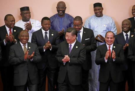Il presidente cinese Xi Jinping con i presidenti dei Paesi africani presenti a Pechino.