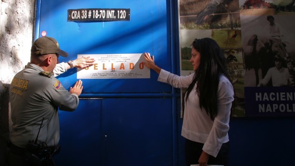 Agenti del governo colombiano chiudono il museo dedicato a Pablo Escobar SELLADO