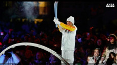 Inaugurazione dei Giochi invernali, atleta con la fiaccola.
