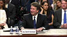 Il giudice Kavanaugh mentre risponde nella seduta al Senato.