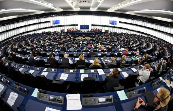 Europa: Il Parlamento europeo in seduta plenaria.