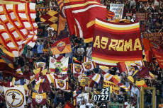 Le bandiere dei tifosi della Roma sventolano all'Olimpico durante la partita contro il Chievo.